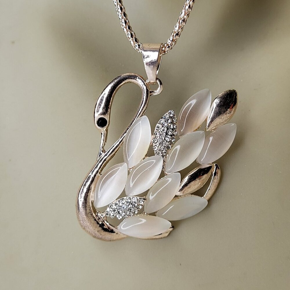 Swan Charm Pendant Necklace